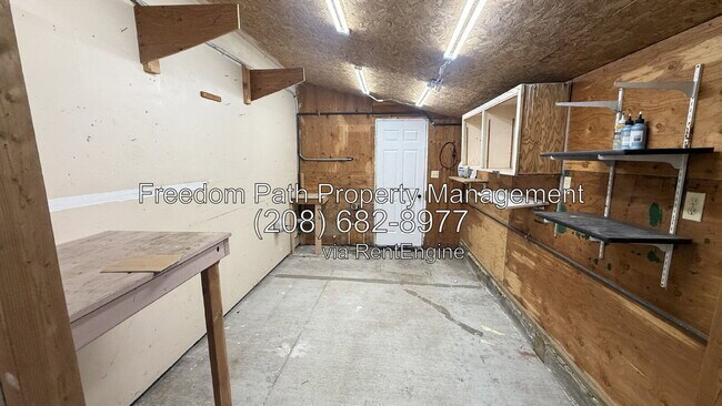 Building Photo - 116 S Dart St