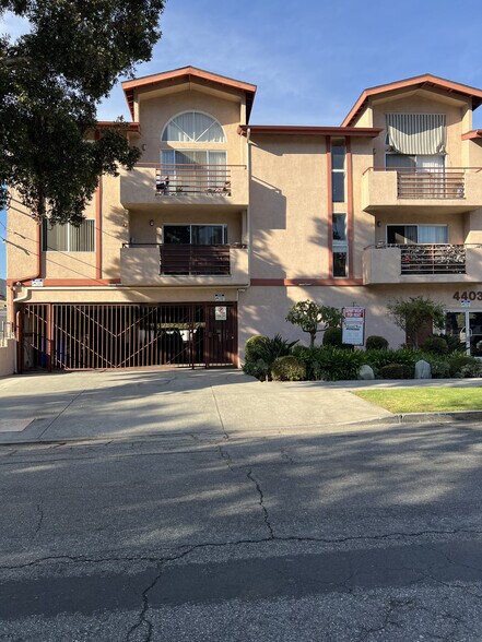 Building Photo - Toland Way Apartments