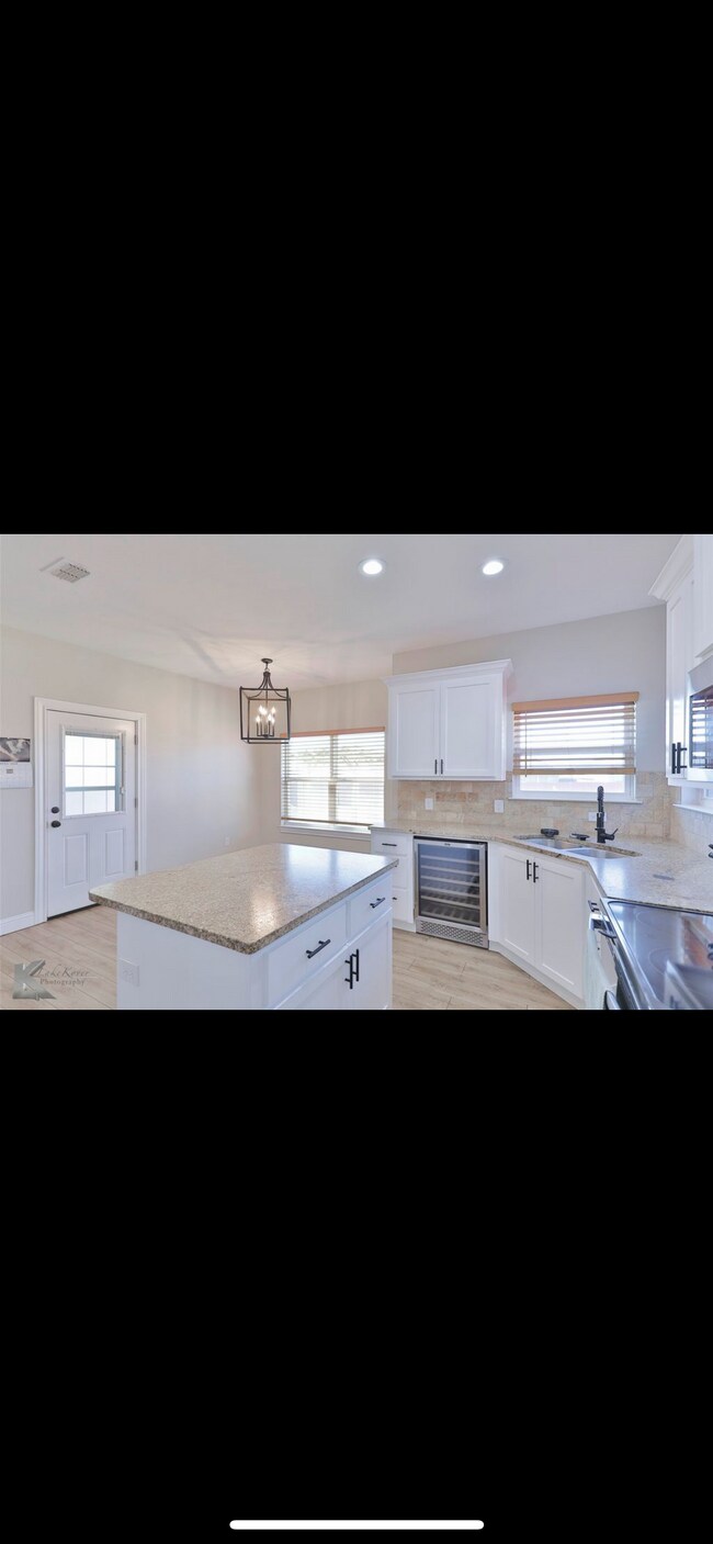 Building Photo - 343 Bella Way
