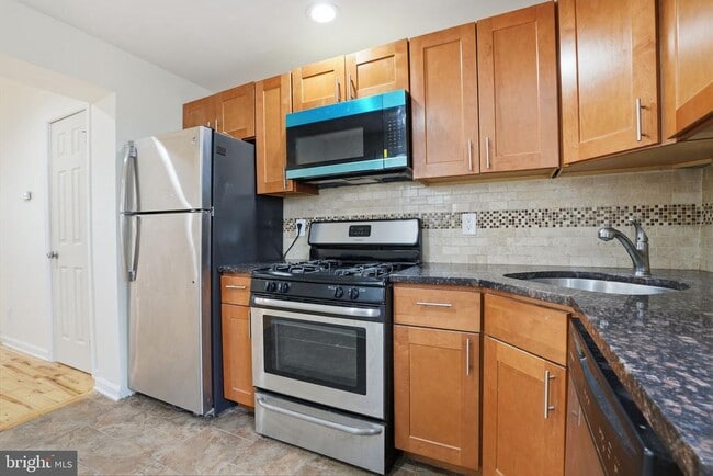 Building Photo - 411 Tree St