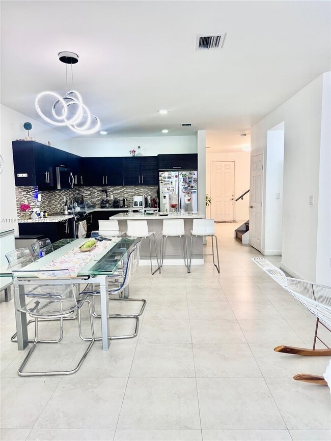 Building Photo - 10300 NW 70th Terrace