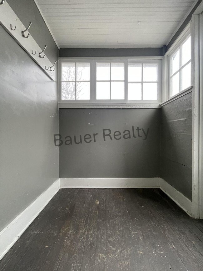 Building Photo - Two Bedroom, 1 1/2 Baths