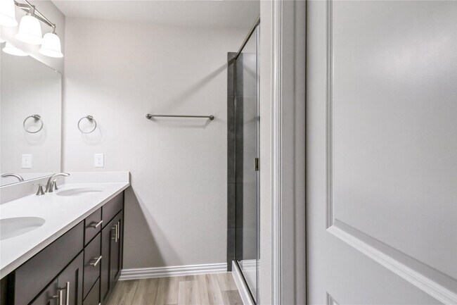 Building Photo - Gorgeous Townhouse for rent in North Fort ...