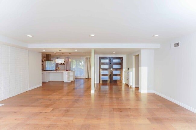 Building Photo - !! DESIRABLE 3 BEDROOM 3 BATHROOM LOCATED IN BEAUTIFUL RANCHO PALOS VERDES !!