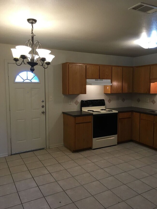 Building Photo - 3003 Cantabrian Dr
