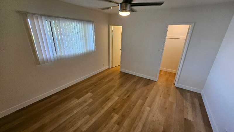 Building Photo - 638 N W Knoll Dr