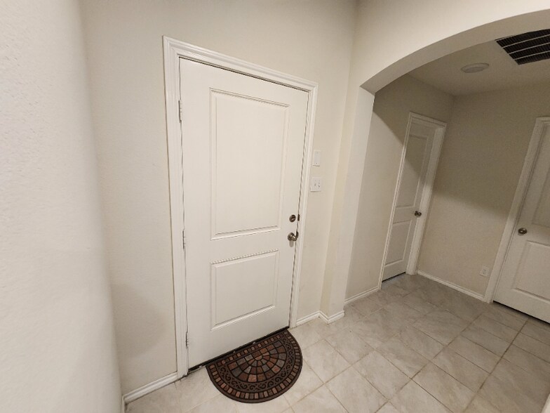 Building Photo - 1220 Meadow Creek Dr