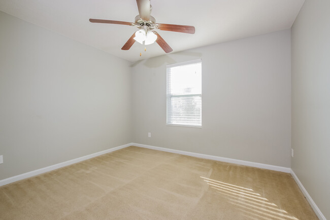 Building Photo - Stunning 3 Bedroom in Salem Township!