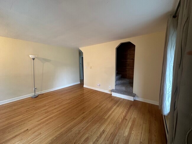 Building Photo - 1015 N Fernandez Ave