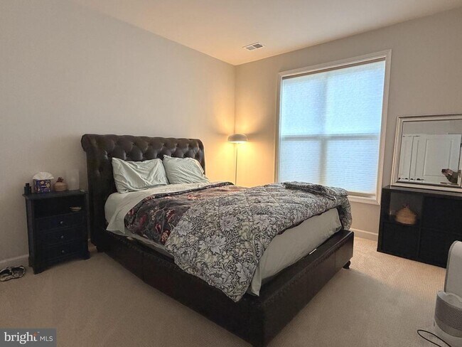 Building Photo - 12305 W Oaks Dr