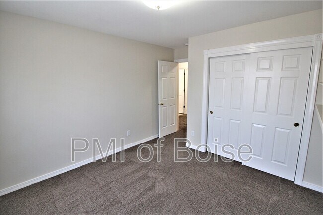 Building Photo - 716 Kimberly Ct