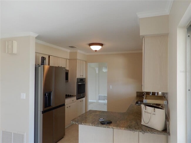 Building Photo - 337 1st St W