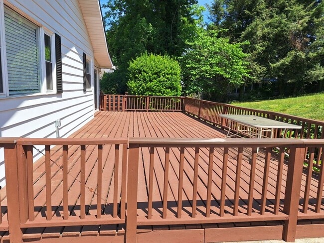 Building Photo - Award winning schools. Stunning home.  Centrally Located. One car garage/fenced in back yard.