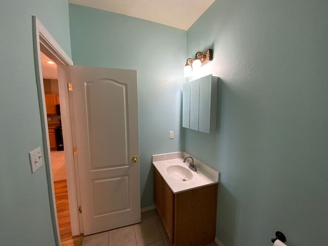 Building Photo - 3 Bedroom Single Story Home Available Near...