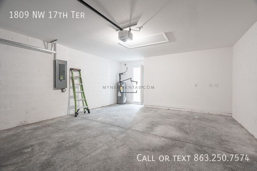 Building Photo - 1809 NW 17th Terrace