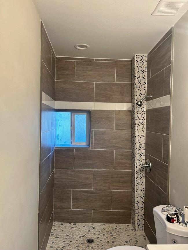 Building Photo - 382 W Quarry St