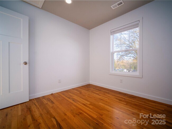 Building Photo - 301 McAllister St