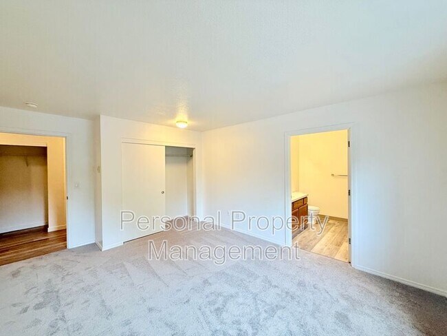 Building Photo - 3412 NE 66th Ave