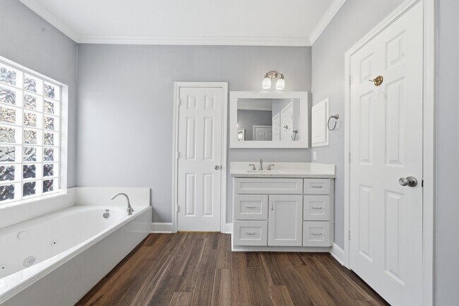 Building Photo - 2214 Lytham Ln