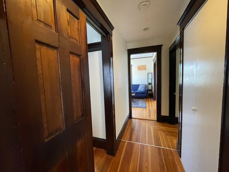 Building Photo - 56 Hobson St