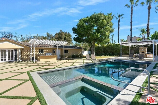 Building Photo - 5086 Avenida Hacienda