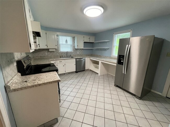 Building Photo - 412 Lyndale Dr