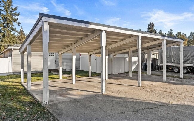 Building Photo - 1637-1639 E Hastings Ave