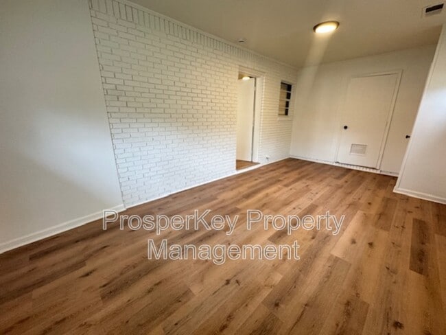 Building Photo - 6311 Bradshaw Dr