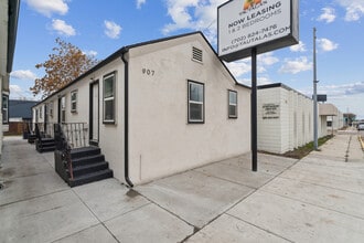 Building Photo - 907