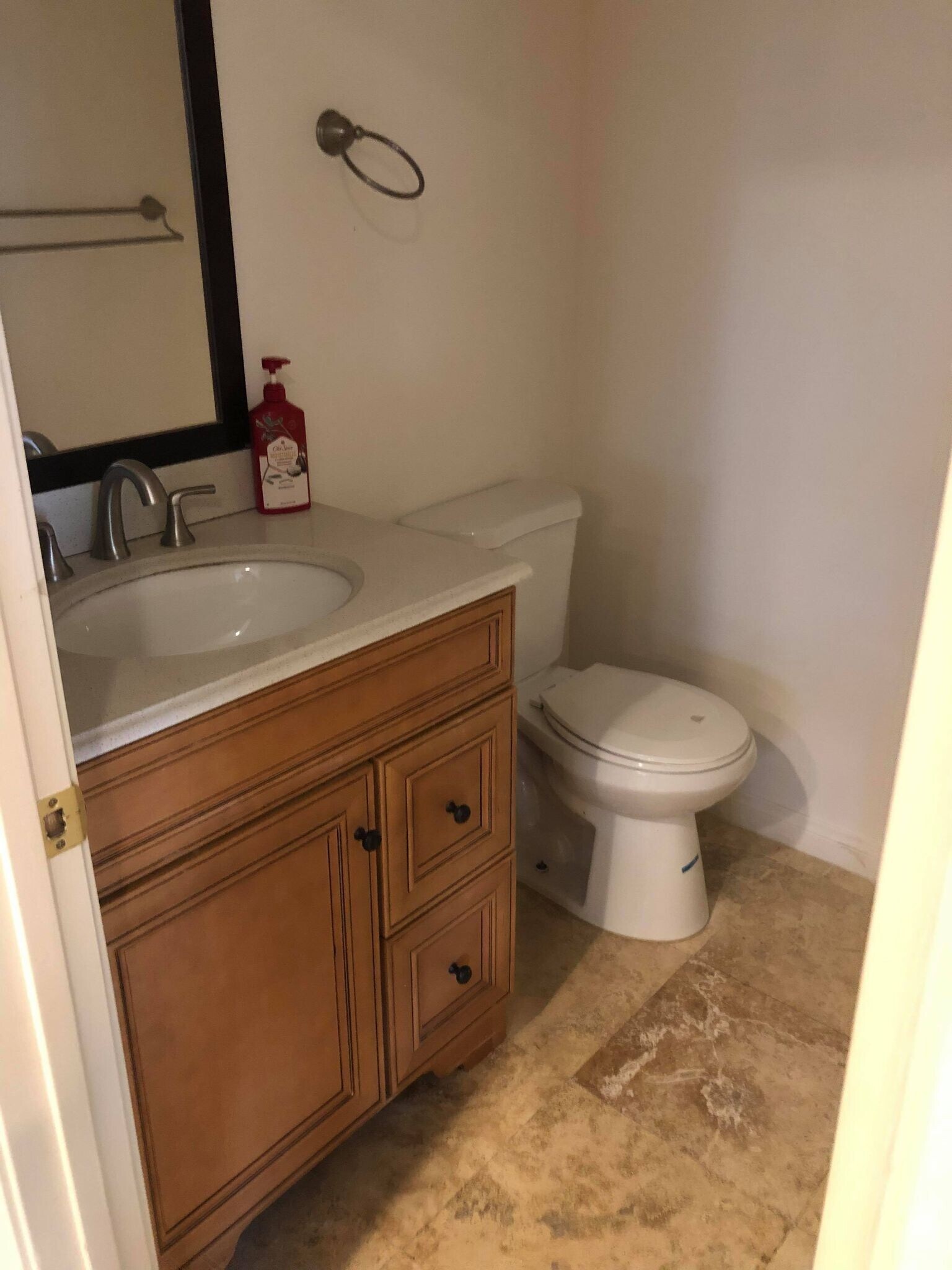 Half bathroom - 9594 Easter Way