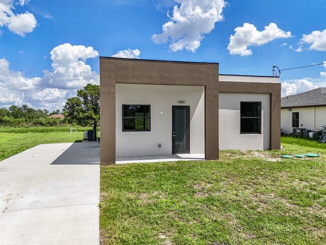 Building Photo - 1056 Fayette Ave