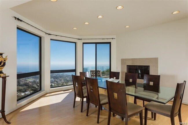 Building Photo - 1326 Skyline Dr