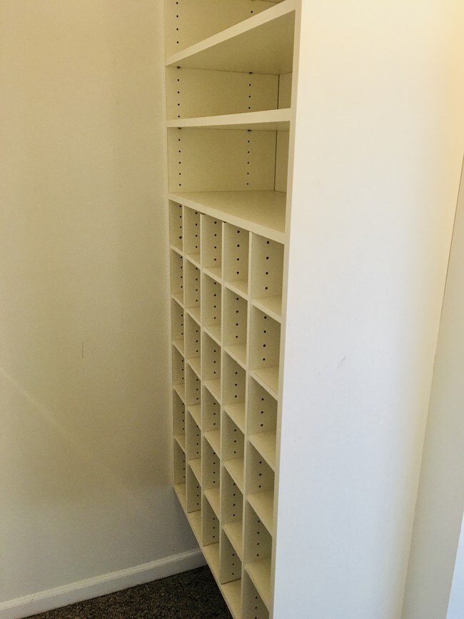 Building Photo - 913 E Emerson St