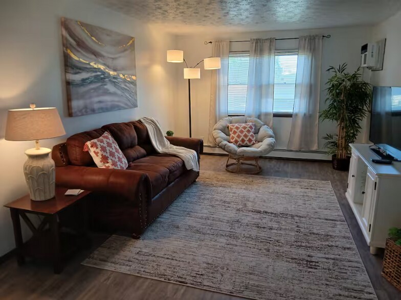 Primary Photo - 8421 Colwyn Ct