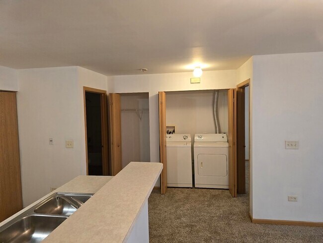 Building Photo - 1626 McClure Rd