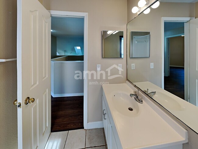 Building Photo - 1712 Scotch Pine Dr