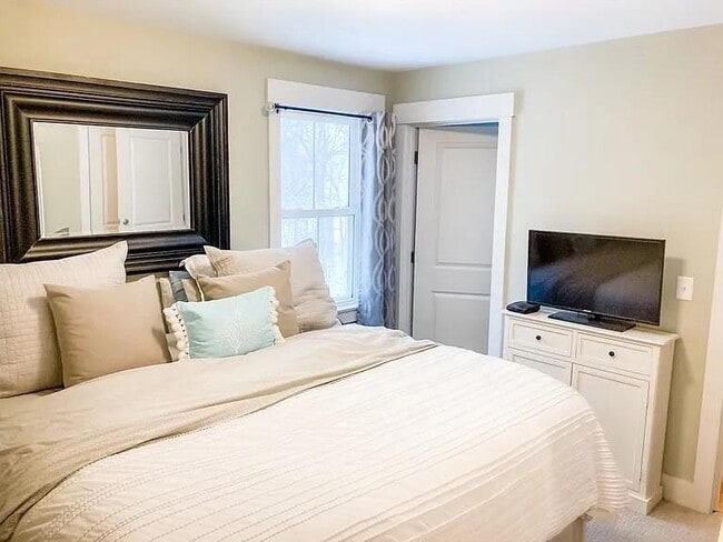 Building Photo - 12 Park Ave