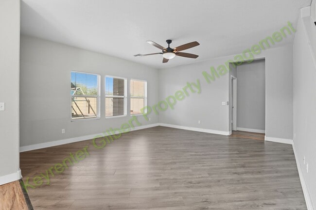 Building Photo - 5 bed / 2.5 bath Home in the San Tan Heigh...