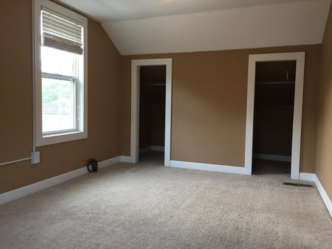 Building Photo - 1221 America Ave NW