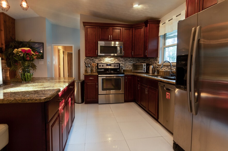 Building Photo - 1804 Westridge Dr