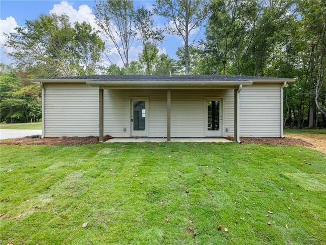 Building Photo - 8083 Beachwood Dr