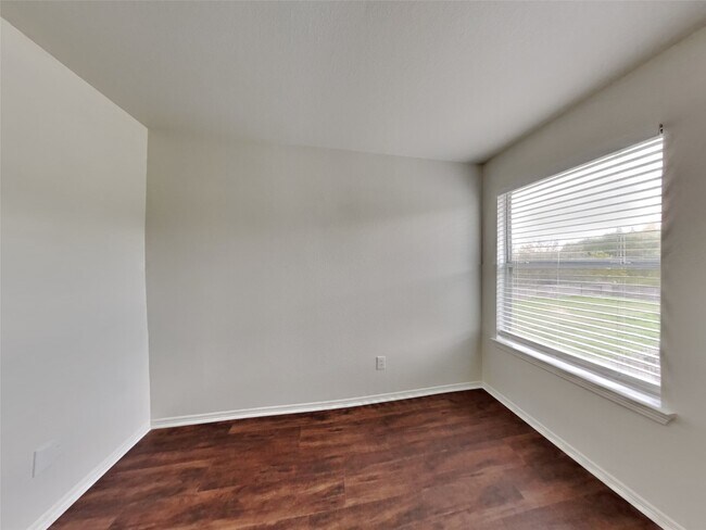Building Photo - 2013 Briar Grove Dr