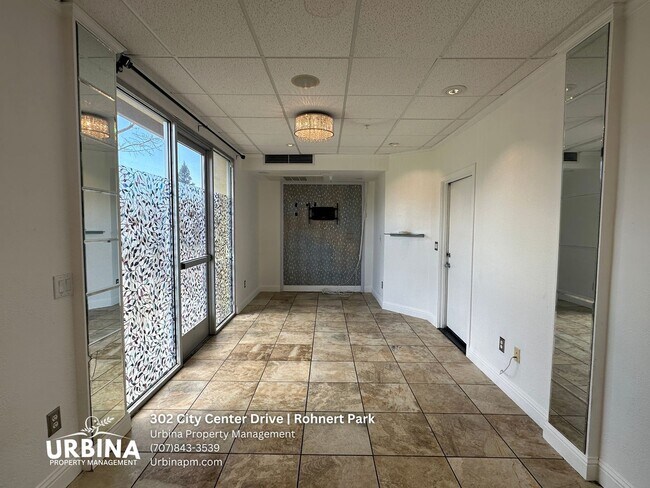 Building Photo - Modern 3-Bedroom Townhome in the Heart of Rohnert Park