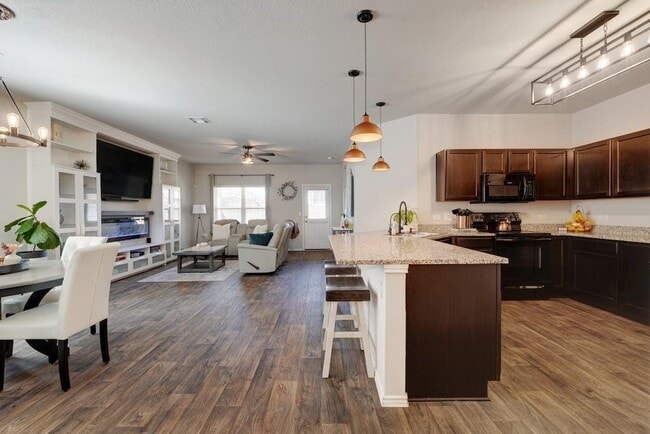 Building Photo - 5808 Ronee Leah Dr