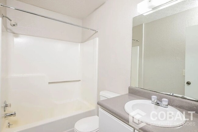 Building Photo - 3517 Creekview Pl