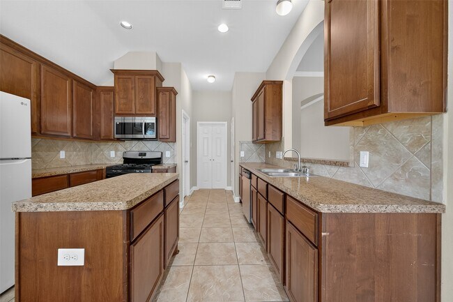 Building Photo - 2000 Water Trace Ct