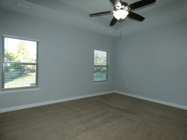 Building Photo - 4985 Creekside Ln