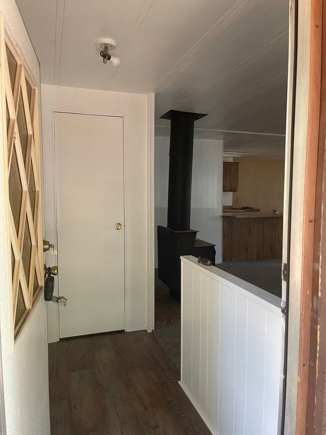 Building Photo - Upper Magalia Cute & clean 2 bed, 2 bath, storage shed, natural landscaping