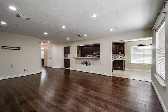 Building Photo - 5914 Shadow Creek Ct
