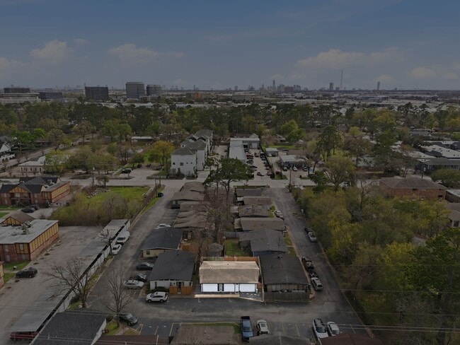 Building Photo - 4102 Sherwood Ln